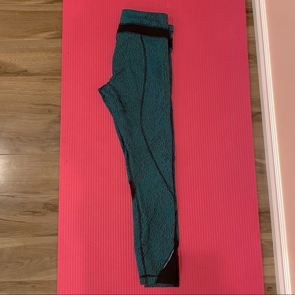 Size 6 turquoise lululemon leggings - Picture 3 of 5